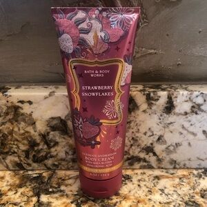 Bath & Body Works Strawberry Snowflakes Ultimate Hydration Body Cream